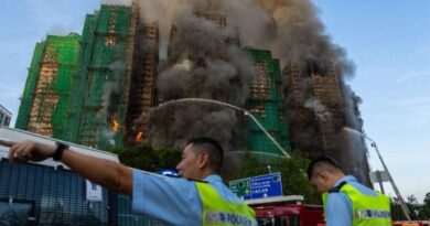 Tragédia em Hong Kong: mortes aumentam e autoridades correm contra o tempo em busca de centenas de desaparecidos