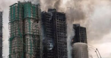 Hong Kong encerra buscas após incêndio sem precedentes em complexo residencial deixar rastro de morte