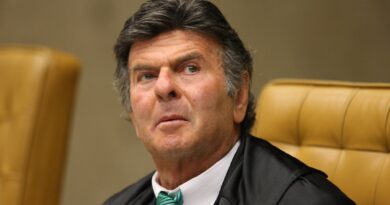 STF Aguarda definição sobre participação de Fux em caso decisivo de Bolsonaro