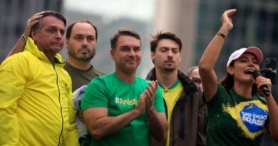 Família Bolsonaro se une no PL para definir próximos passos no Congresso, após prisão de ex-presidente