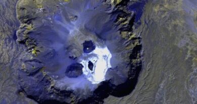 Cratera vulcânica no Saara choca ao formar imagem assustadora de uma caveira