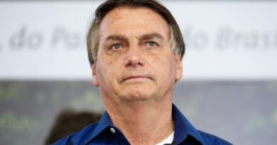 Bolsonaro deixa PF e é internado em hospital sob forte esquema de segurança