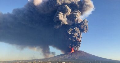 Etna explode na Sicília e lança fontes de lava a 400 metros de altura na Itália; vídeos