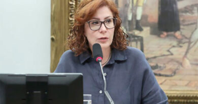 Moraes endossa ordem de cassação e vota por perda imediata do mandato de Carla Zambelli