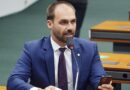 “A casa caiu”: Flávio e Eduardo Bolsonaro detonam Lulinha após vazamento de mensagens da PF sobre planos na Suíça