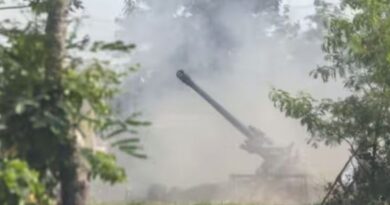 Tailândia bombardeia Camboja, deixando mortos e quase 400 mil evacuados, e quebra o frágil cessar-fogo de Trump