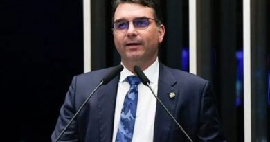 Flávio Bolsonaro estabelece condição para desistir de candidatura