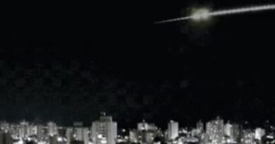 Meteoro raro é flagrado cruzando o céu no interior de SP