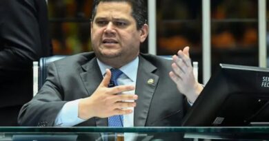 Senado pede suspensão da liminar de Gilmar que tirou o poder do cidadão no impeachment