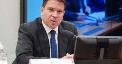 Ramagem faz crítica feroz ao presidente da Câmara após cassação: “Marionete nas mãos de um ditador”