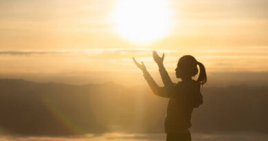 Ele trará à luz o que está oculto nas trevas e revelará as intenções dos corações