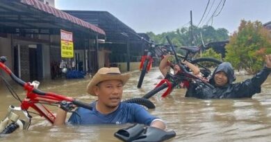 Indonésia enfrenta aumento no número de mortos e 1 milhão de evacuados devido a enchentes devastadoras