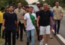 Carlos Bolsonaro e políticos se unem a Nikolas Ferreira em marcha rumo a Brasília em protesto contra STF