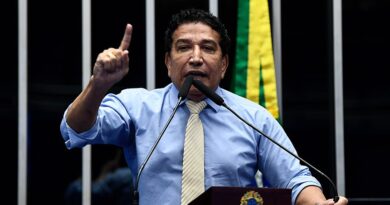 Magno Malta protocola pedido para vistoriar condições de Bolsonaro na PF