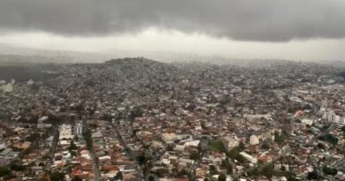 Chuvas intensas provocam deslizamentos e deixa famílias desalojadas em cidades mineiras