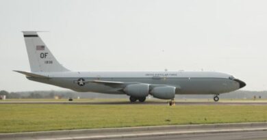 Avião detector de armas nucleares dos EUA é enviado à Inglaterra em meio a rumores de ataques ao Irã