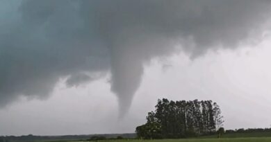 Tornado toca o solo em Encruzilhada do Sul e deixa rastro de danos na Região dos Vales; vídeo