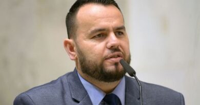 Aliado de Eduardo Bolsonaro propõe que PL lance candidato próprio contra Tarcísio