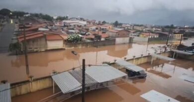 Temporal em Natal deixa rastro de alagamentos e trava principais avenidas da capital