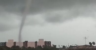 Tornado surpreende moradores e destelha casas em Pelotas no Rio Grande do Sul; vídeo