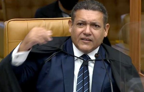 Nunes Marques atende pedido de Flávio e bloqueia maior canal de mobilização petista no WhatsApp Nunes Marques atende pedido de Flávio e bloqueia maior canal de mobilização petista no WhatsApp