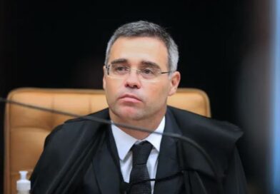 André Mendonça cobra do PT registros de congresso e projeto ligado a Lula