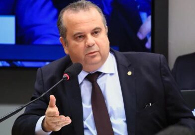 “Medida autoritária”: Rogério Marinho critica veto a visitas de Flávio Bolsonaro a Bolsonaro “Medida autoritária”: Rogério Marinho critica veto a visitas de Flávio Bolsonaro a Bolsonaro