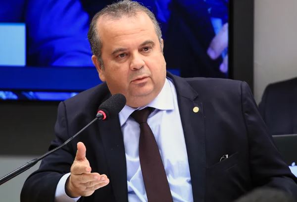 “Medida autoritária”: Rogério Marinho critica veto a visitas de Flávio Bolsonaro a Bolsonaro “Medida autoritária”: Rogério Marinho critica veto a visitas de Flávio Bolsonaro a Bolsonaro