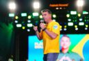 Com apoio de Milei, Flávio Bolsonaro dispara contra o STF e promete “libertar” o Brasil nas urnas em convenção do PL