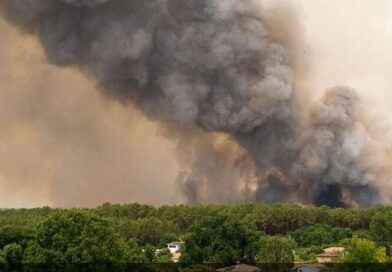 Incêndios florestais se alastram: mais de 100 mil pessoas são forçadas a fugir ou ficar confinadas na França e Espanha Incêndios florestais se alastram: mais de 100 mil pessoas são forçadas a fugir ou ficar confinadas na França e Espanha