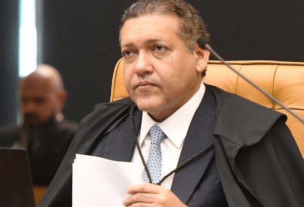 Kassio Nunes Marques manda tirar do ar vídeo que ligava Flávio Bolsonaro ao PCC