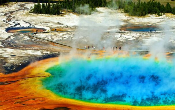 Terremoto atinge Yellowstone e moradores sentem o impacto a quilômetros de distância Terremoto atinge Yellowstone e moradores sentem o impacto a quilômetros de distância