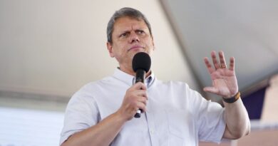 “Vamos estar junto do Flávio”: Tarcísio reforça apoio à corrida presidencial do aliado