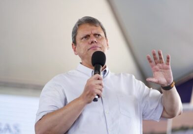 “Vamos estar junto do Flávio”: Tarcísio reforça apoio à corrida presidencial do aliado “Vamos estar junto do Flávio”: Tarcísio reforça apoio à corrida presidencial do aliado