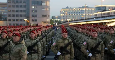 Zelensky cobra apoio ocidental e alerta que Rússia planeja enviar 300 mil soldados à Ucrânia