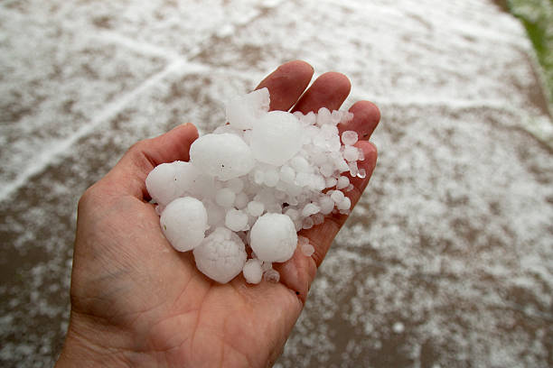 Temporal com granizo e ventos fortes atinge municípios gaúchos e destelha mais de 1.600 casas Temporal com granizo e ventos fortes atinge municípios gaúchos e destelha mais de 1.600 casas