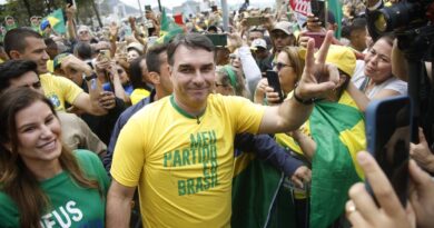 Campanha de Flávio Bolsonaro prepara ofensiva judicial no TSE em seis frentes contra Lula