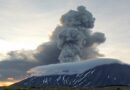 Vulcão adormecido por séculos expele imensa coluna de fumaça após megaterremoto, revelam cientistas