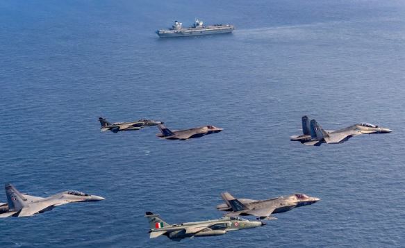 Sob ameaça houthi, Arábia Saudita recebe apoio militar de emergência do Reino Unido