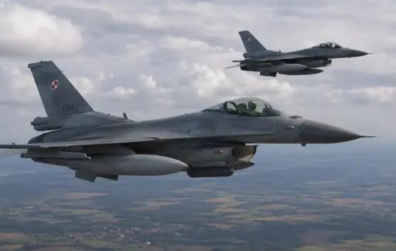 Polônia autoriza abate de aeronaves suspeitas sem contato visual em meio a tensões elevadas com a Rússia Polônia autoriza abate de aeronaves suspeitas sem contato visual em meio a tensões elevadas com a Rússia