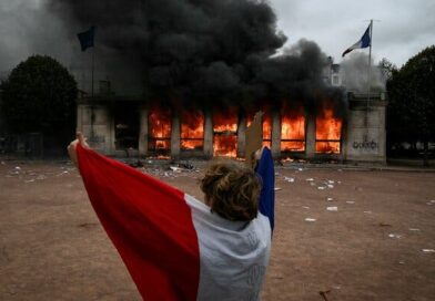 Europa enfrenta escalada de violência com onda de manifestações em meio ao caos; vídeos Europa enfrenta escalada de violência com onda de manifestações em meio ao caos; vídeos