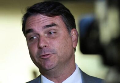 Programa eleitoral de Flávio Bolsonaro é transmitido sem áudio e TSE anuncia reexibição Programa eleitoral de Flávio Bolsonaro é transmitido sem áudio e TSE anuncia reexibição