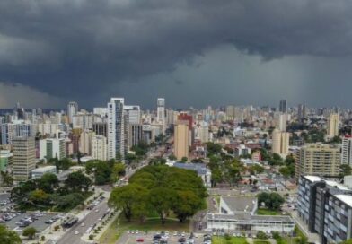 Tempestades intensas e granizo ameaçam vários estados brasileiros com ventos de 100 km/h Tempestades intensas e granizo ameaçam vários estados brasileiros com ventos de 100 km/h