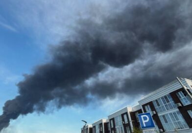 Ataques em massa de drones ucranianos atingem Moscou e bombardeio russo deixa civis mortos em estação de trem
