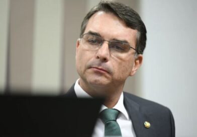 Governo Trump ajudou em plano de fuga e concederá asilo a Flávio Bolsonaro, dizem aliados